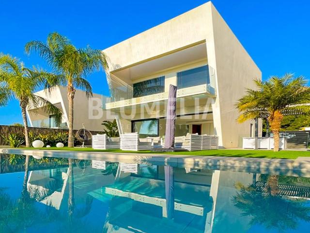 Casa chalet en Venta en Golf Bahía