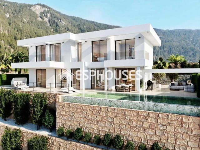 Casa chalet en Venta en Golf Bahía