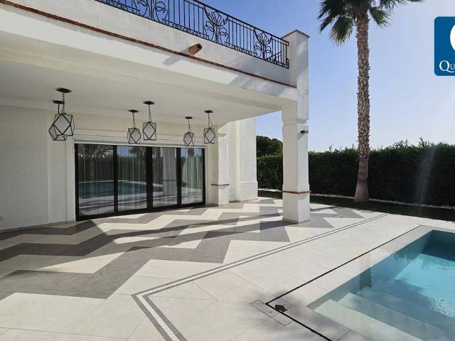 Casa chalet en Venta en Golf Bahía