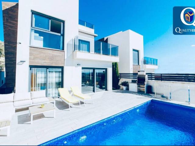 Casa chalet en Venta en Golf Bahía