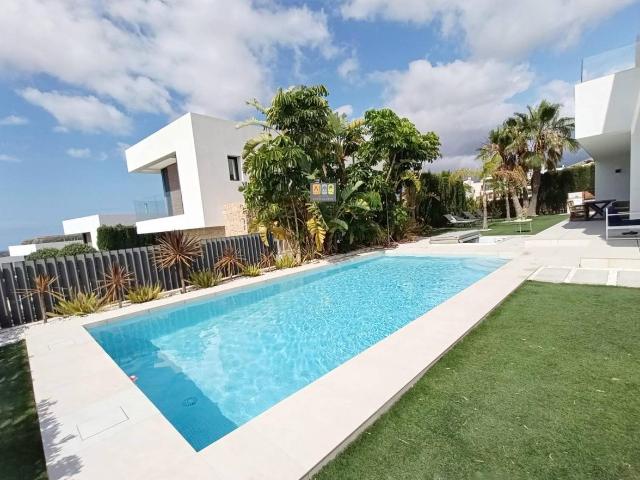 Casa chalet en Venta en Golf Bahía