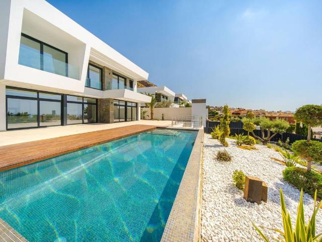 Casa chalet en Venta en Golf Bahía