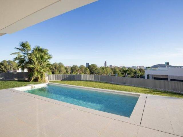 Casa chalet en Venta en Golf Bahía