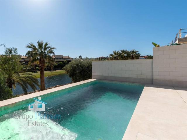 Casa chalet en Venta en Golf Valle Este