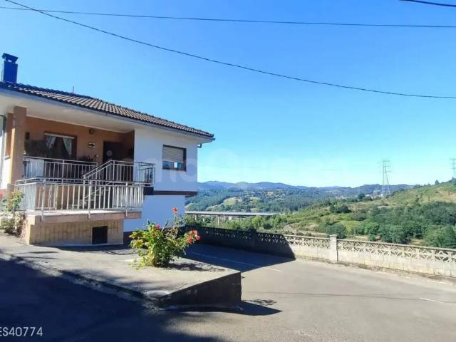 Casa chalet en Venta en Grado