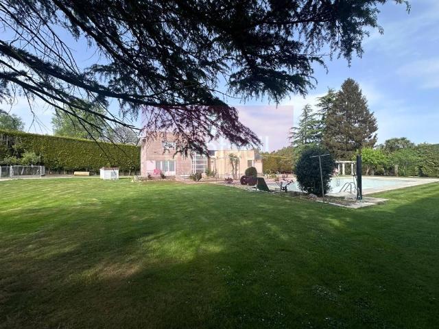 Casa chalet en Venta en Guntín