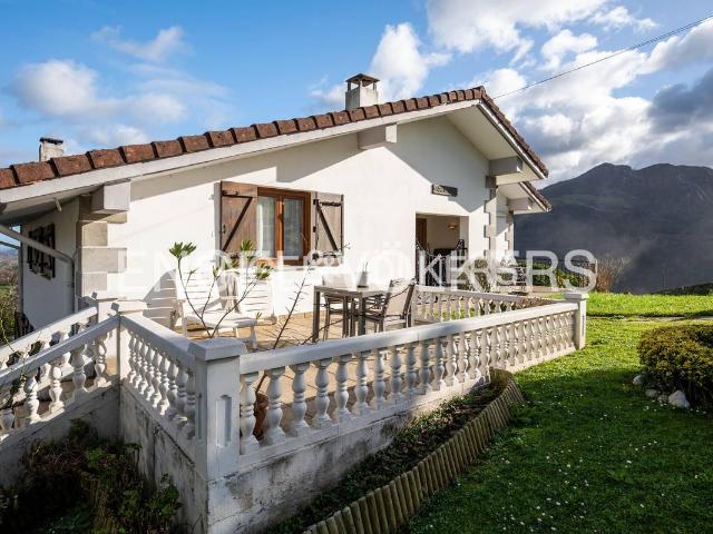 Casa adosada en Venta en Hernialde