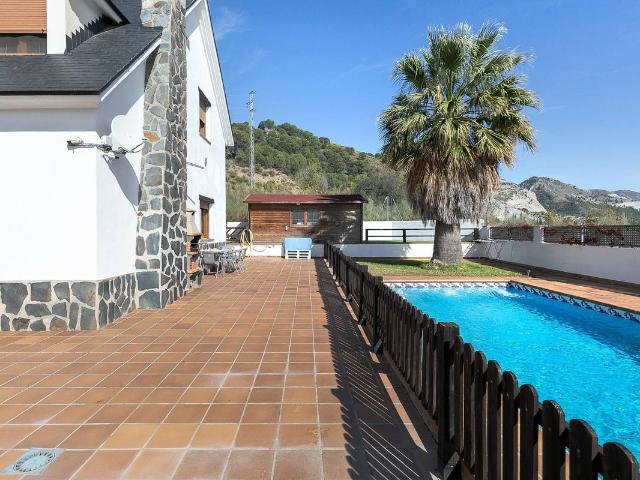 Casa chalet en Venta en Huétor de Santillán