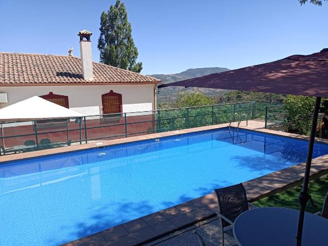 Casa chalet en Venta en Huelma