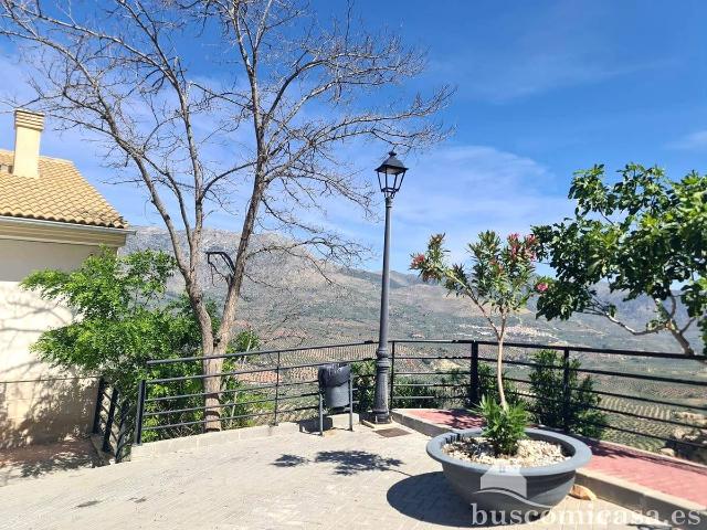 Casa chalet en Venta en Huelma