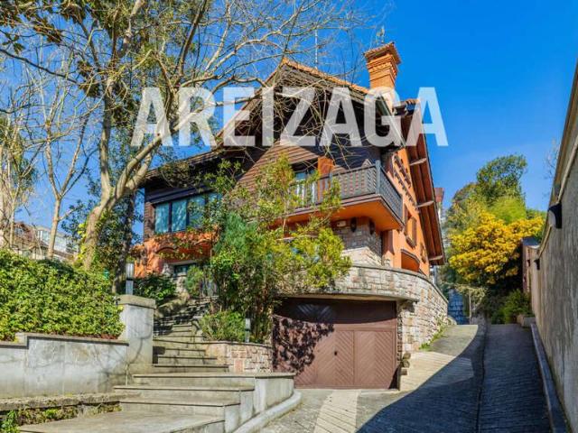Casa chalet en Venta en Intxaurrondo