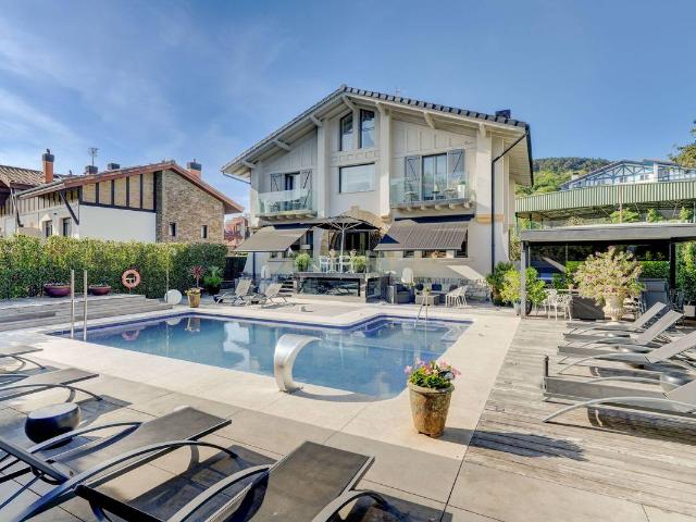Casa chalet en Venta en Intxaurrondo