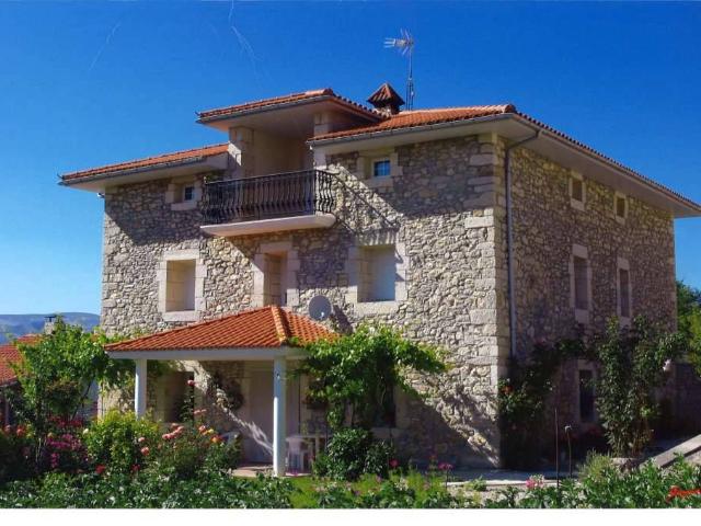 Casa chalet en Venta en Junta de Traslaloma