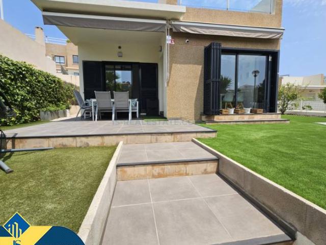 Casa chalet en Venta en La Zenia