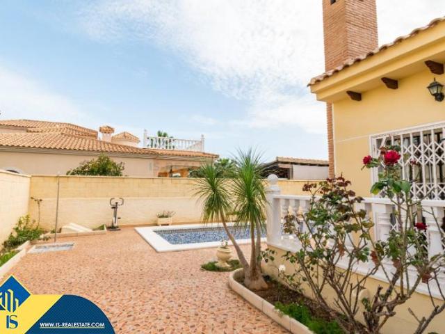 Casa chalet en Venta en La Zenia
