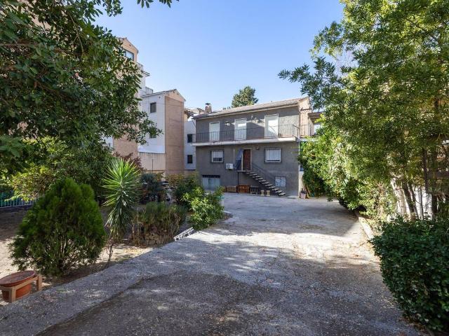 Casa chalet en Venta en La Zubia Ciudad