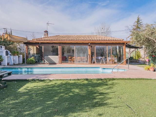Casa chalet en Venta en La Zubia Ciudad