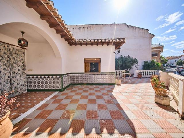 Casa chalet en Venta en La Zubia Ciudad