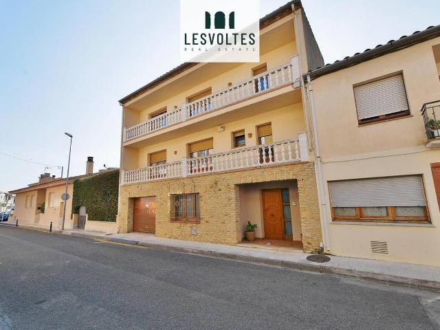 Casa chalet en Venta en La Bisbal d'Empordà