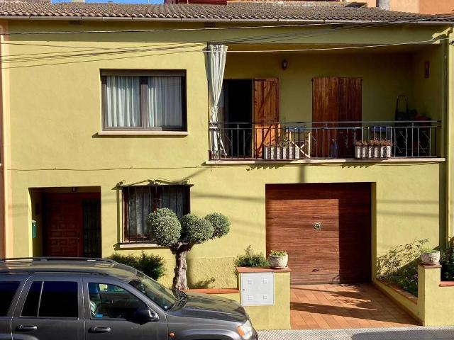 Casa chalet en Venta en La Bisbal d'Empordà