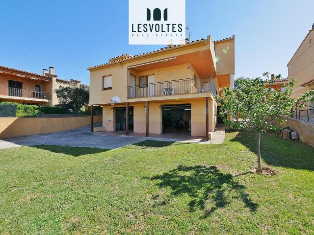 Casa chalet en Venta en La Bisbal d'Empordà