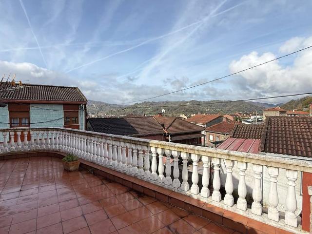 Casa chalet en Venta en La Felguera