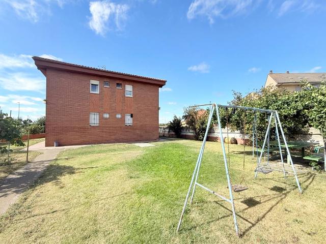 Casa chalet en Venta en La Lastra