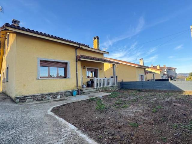 Casa chalet en Venta en Lalín