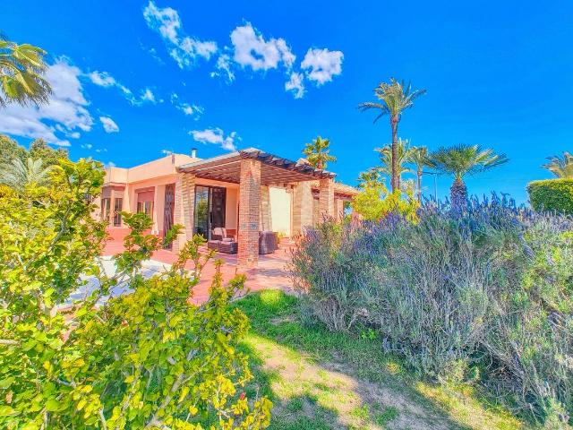 Casa chalet en Venta en Las Bayas