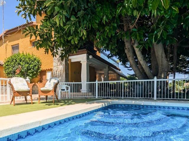 Casa chalet en Venta en Las Bayas