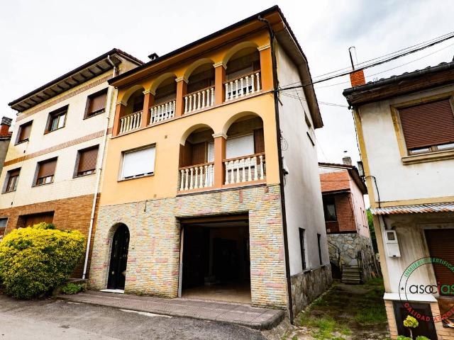Casa chalet en Venta en Laviana