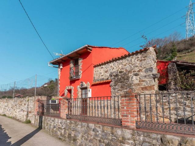 Casa chalet en Venta en Lena