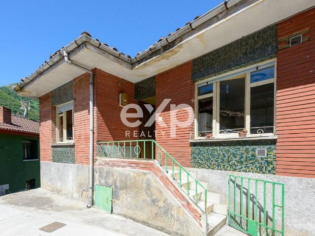 Casa chalet en Venta en Lena