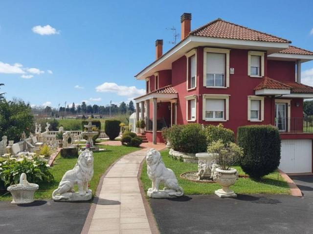 Casa chalet en Venta en Leorio