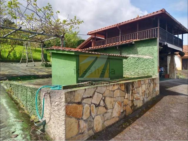 Casa chalet en Venta en Leorio