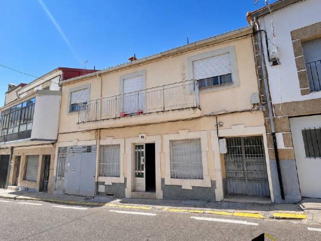 Casa chalet en Venta en Ledrada