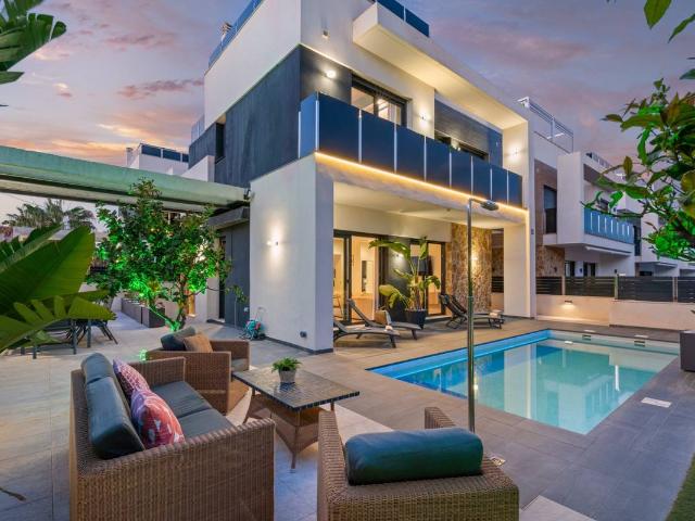 Casa chalet en Venta en Lomas de Cabo Roig Los Dolses