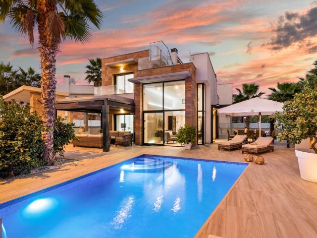 Casa chalet en Venta en Lomas de Cabo Roig Los Dolses