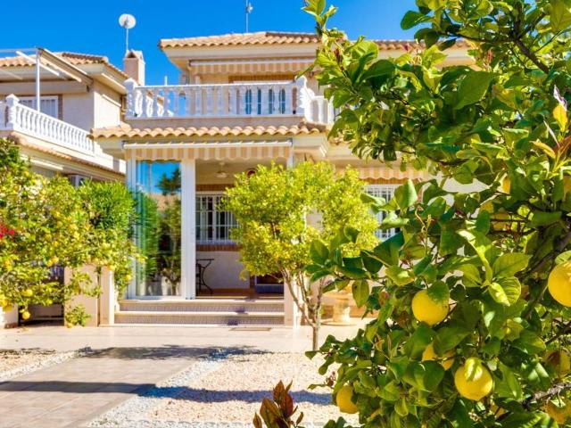 Casa chalet en Venta en Lomas de Cabo Roig Los Dolses