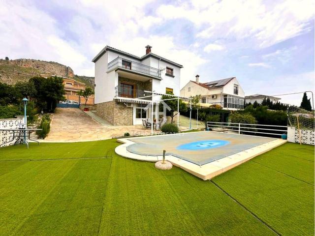 Casa chalet en Venta en Loja