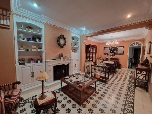 Casa chalet en Venta en Lora del Río