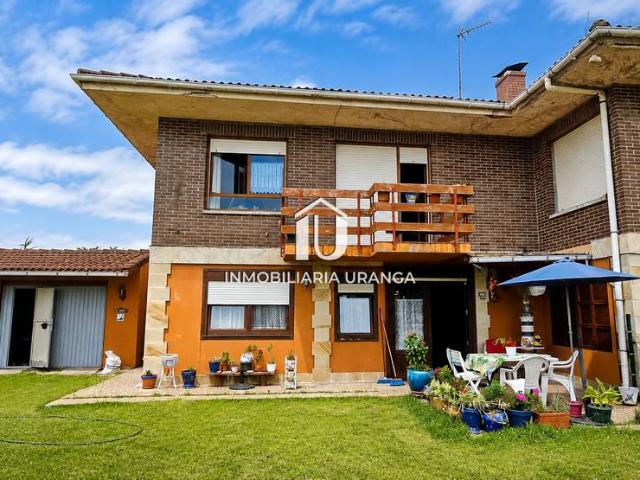 Casa chalet en Venta en Loredo