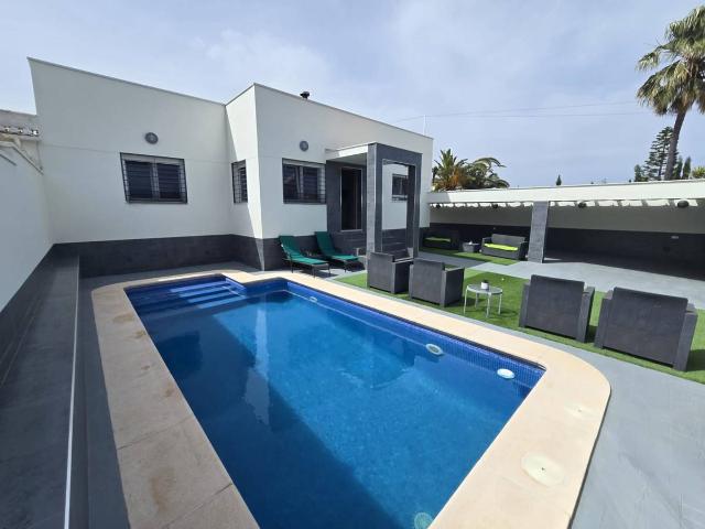 Casa chalet en Venta en Los Balcones Los Altos