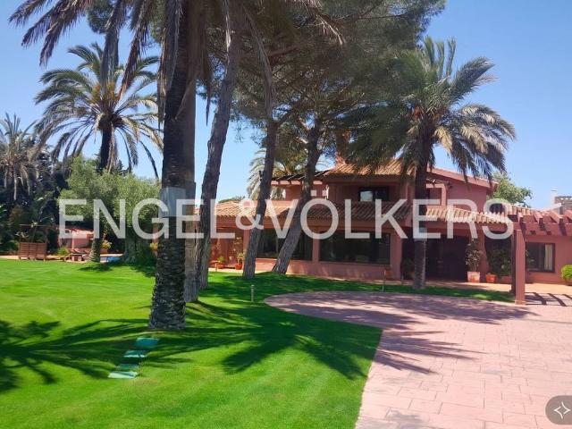 Casa chalet en Venta en Los Gallos