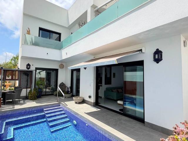 Casa chalet en Venta en Los Montesinos