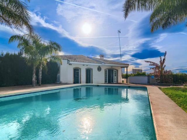 Casa chalet en Venta en Los Pinares La Masia