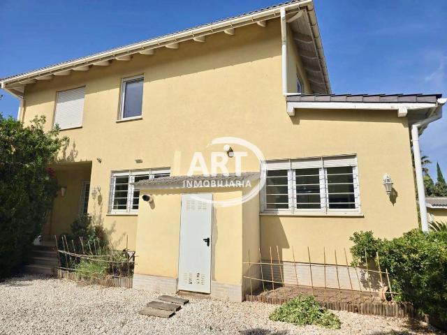 Casa chalet en Venta en Los Pinares La Masia