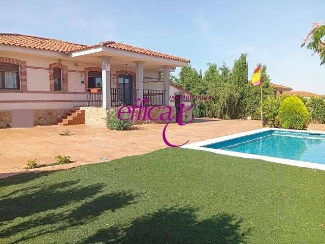Casa chalet en Venta en Lucillos