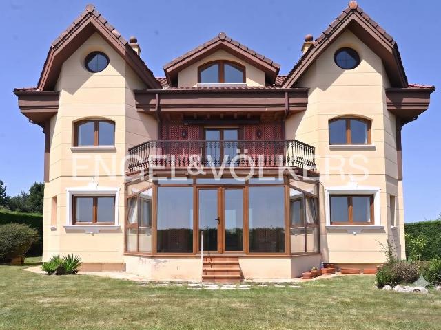 Casa chalet en Venta en Maoño Azoños