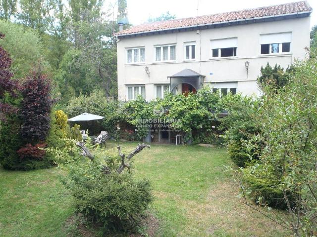 Casa chalet en Venta en Matallana de Torío